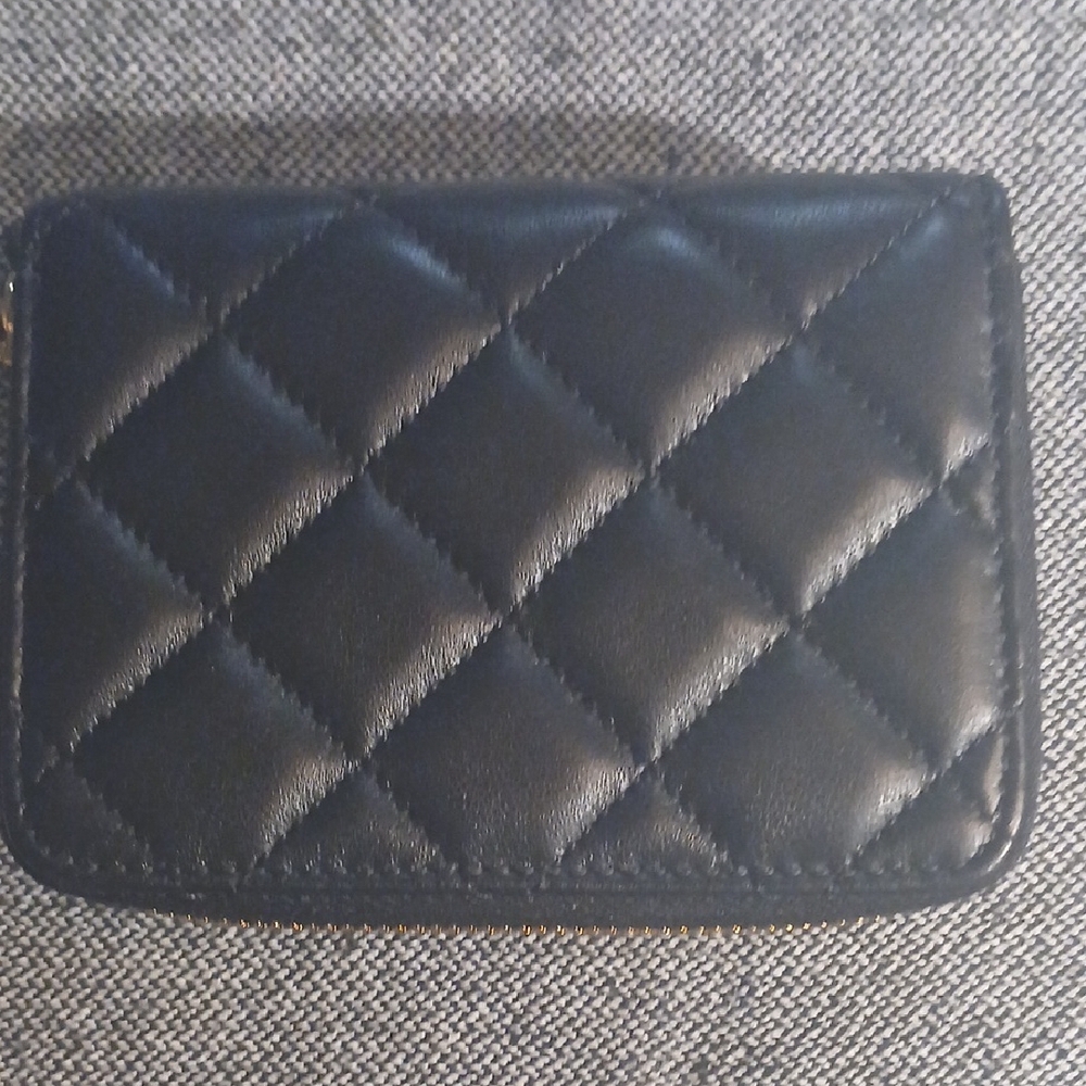 Versace Black Quilted Leather Wallet with Gold Medusa Logo - Picture 4 of 15
